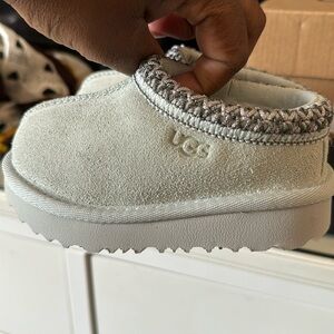 NEVER WORN- UGG - Tasman II - Toddler size 6
